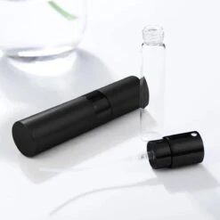 Scenty - Parfum Verstuiver Navulbaar - Mini Parfum Flesje - Reisflesje - Zwart -Damesparfum Winkel 1200x1200 345