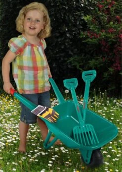 Klein Bosch Kruiwagen Met Tuingereedschap -Damesparfum Winkel 855x1200 2